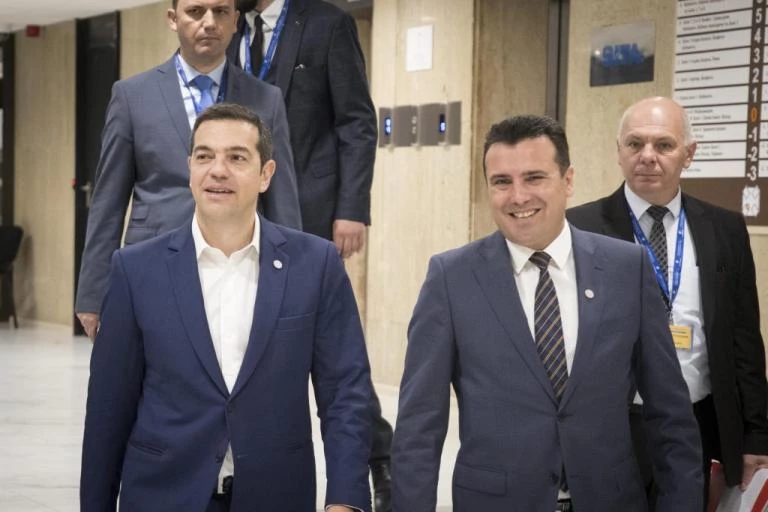 Ζωντανά οι δηλώσεις Τσίπρα μετά την συνάντηση με τον Ζόραν Ζάεφ (βίντεο)